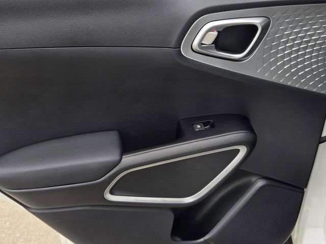 Used 2025 Kia Soul LX image 10