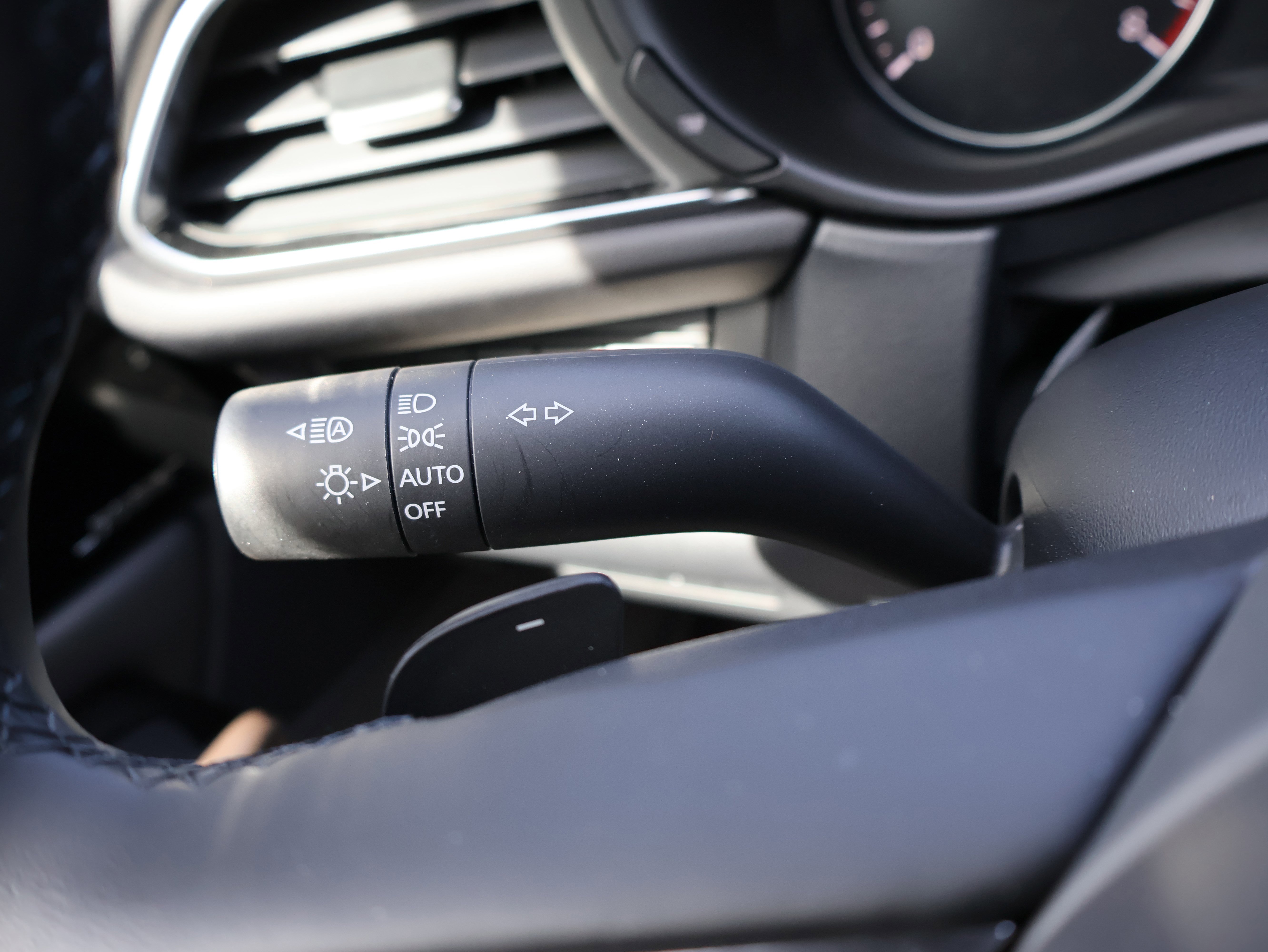 Certified 2025 MAZDA CX-30 AWD 2.5 S w/ Premium Package image 36