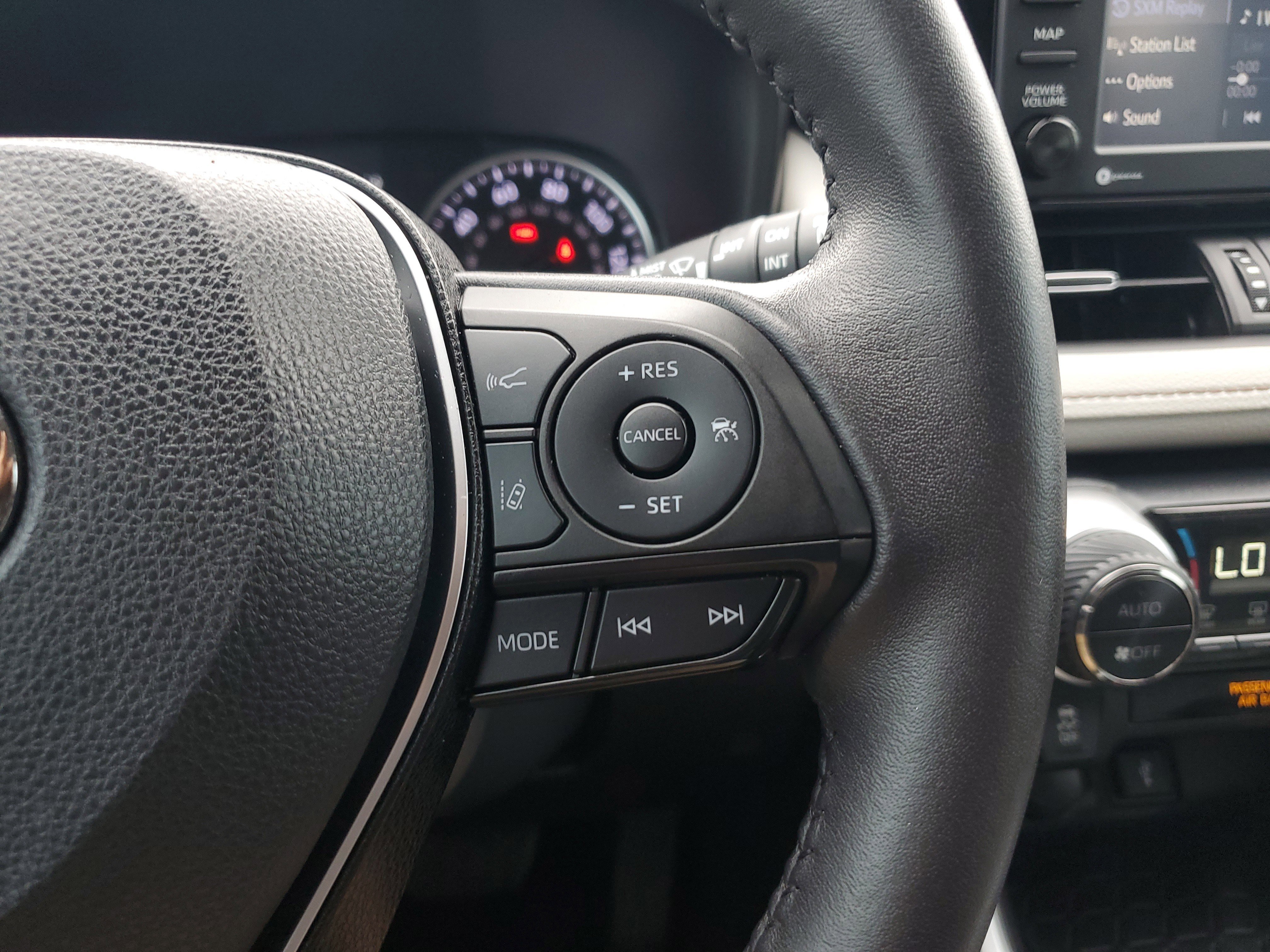 Used 2022 Toyota RAV4 XLE Premium image 23