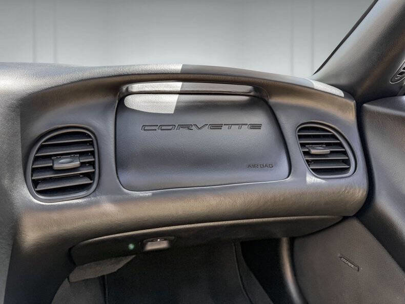 Used 1998 Chevrolet Corvette Convertible w/ Memory Pkg image 23