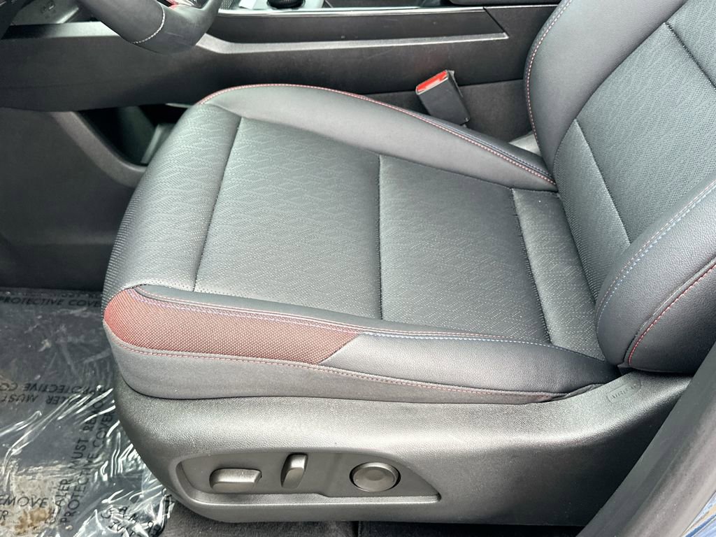 Used 2025 Chevrolet Equinox RS image 19