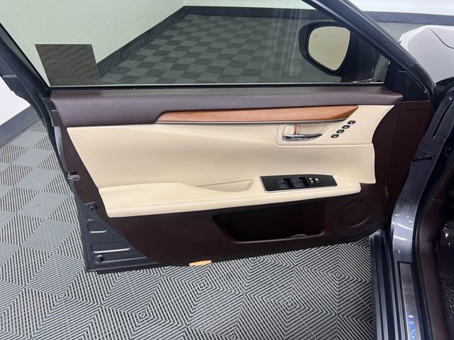 Used 2016 Lexus ES 300h w/ Navigation System Package FWD image 9