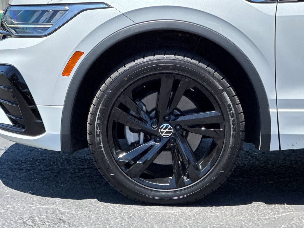 Used 2024 Volkswagen Tiguan SE R-Line AWD/4WD image 24