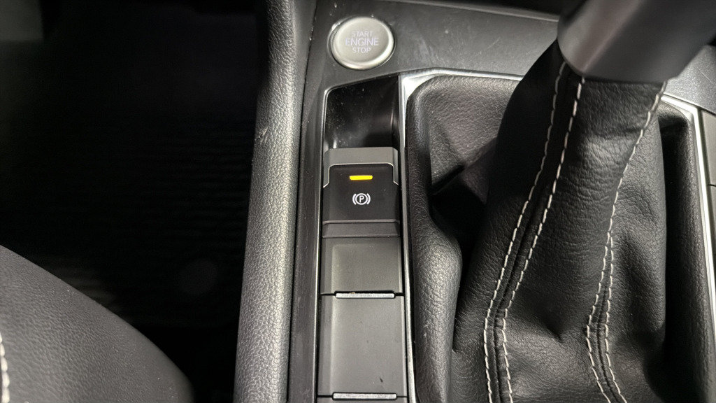 Certified 2024 Volkswagen Tiguan SE AWD/4WD image 39
