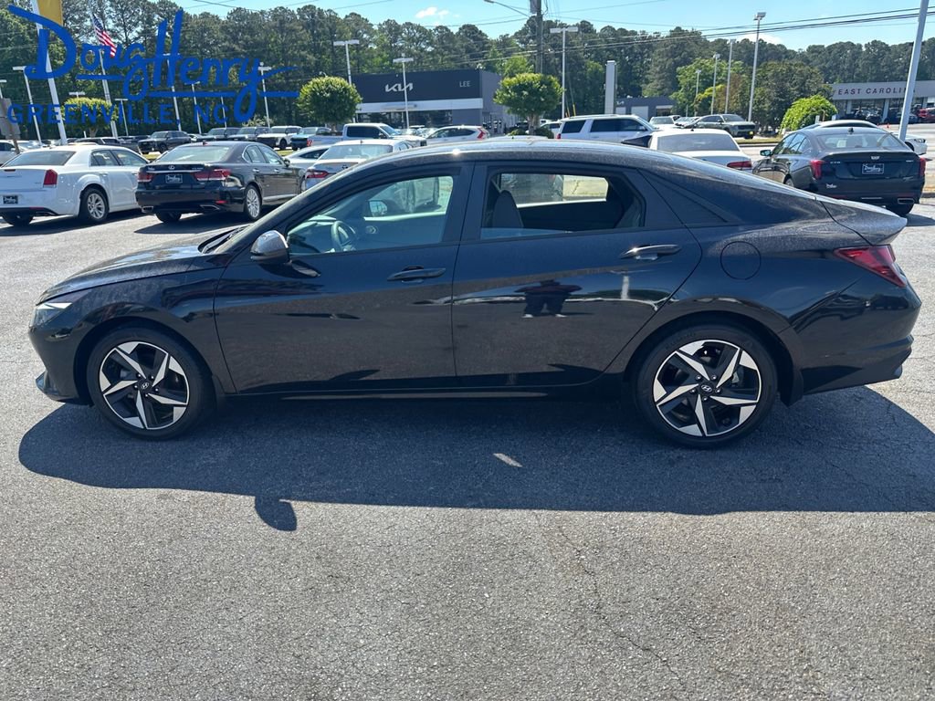 Used 2023 Hyundai Elantra SEL w/ Convenience Package FWD image 9