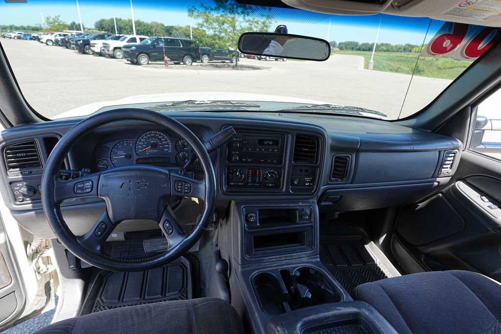 Used 2006 Chevrolet Silverado 2500 W/T w/ Heavy-Duty Power Package AWD/4WD image 15