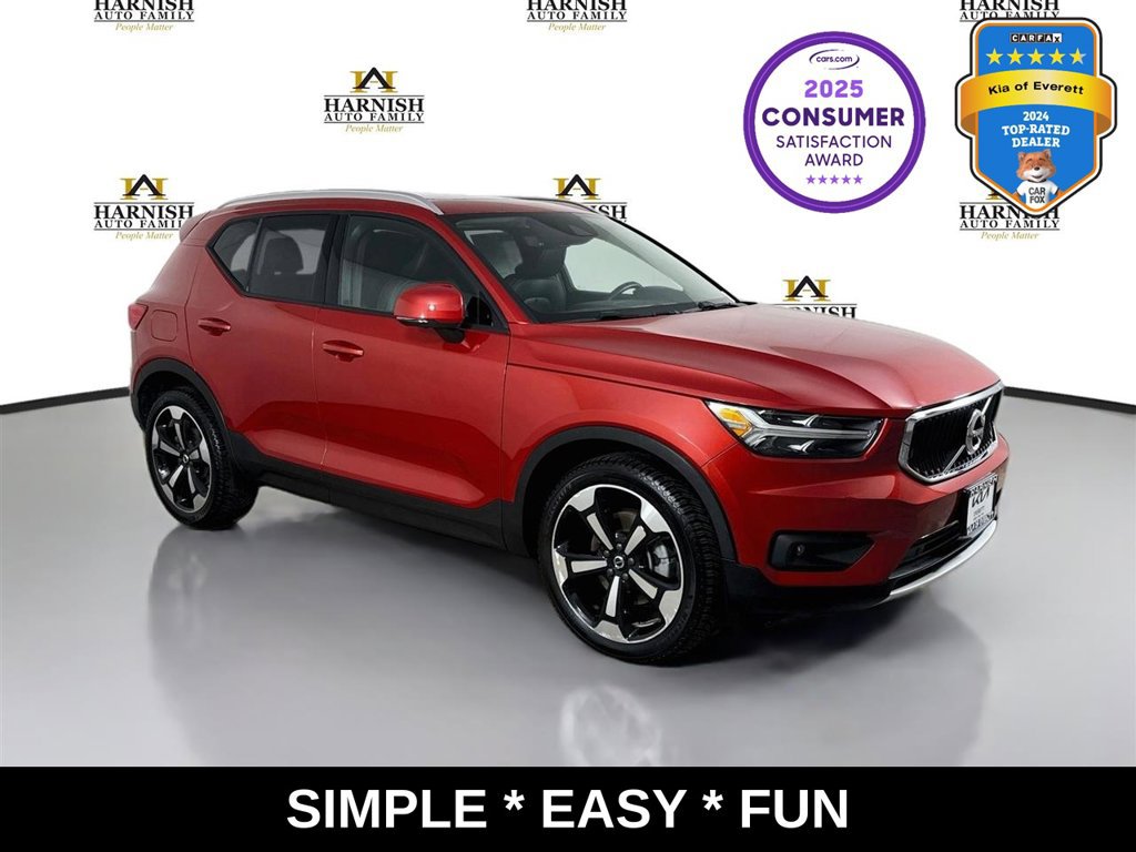 Used 2021 Volvo XC40 T5 Momentum w/ Premium Package AWD/4WD image 1