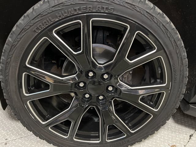 Used 2025 Chevrolet Tahoe LS image 15