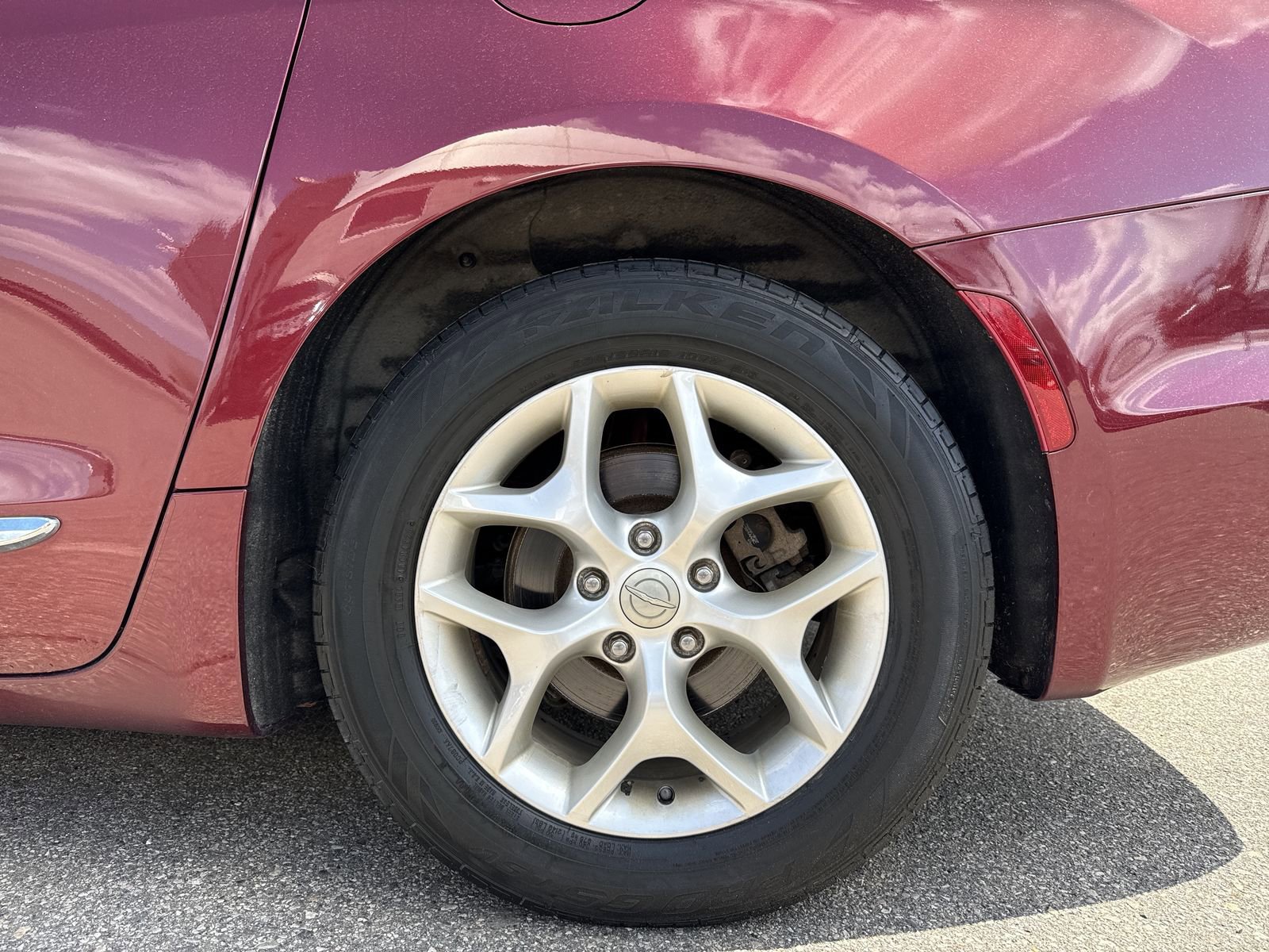 Used 2018 Chrysler Pacifica Touring-L Plus w/ Tire & Wheel Group image 19