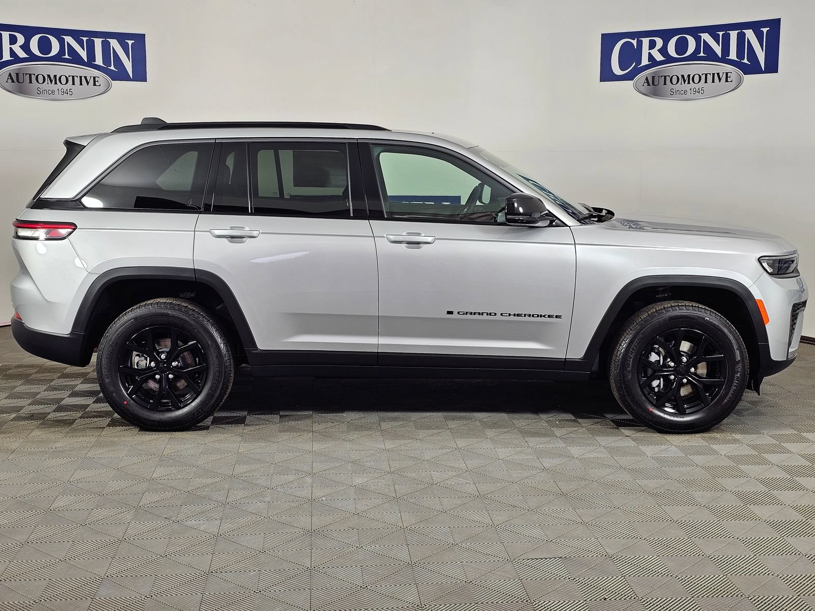 New 2026 Jeep Grand Cherokee Altitude AWD/4WD image 6