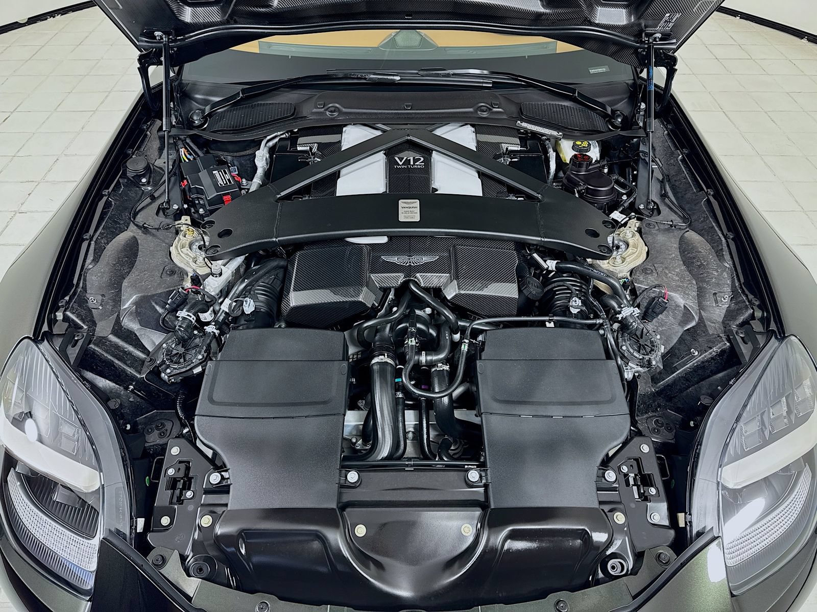 Used 2026 Aston Martin Vanquish Convertible RWD image 24