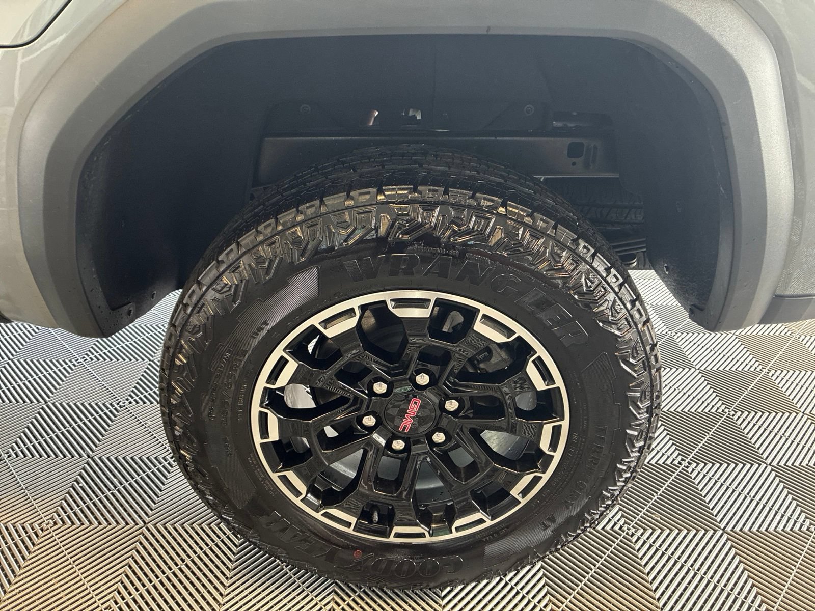 Used 2026 GMC Canyon AT4 AWD/4WD image 8