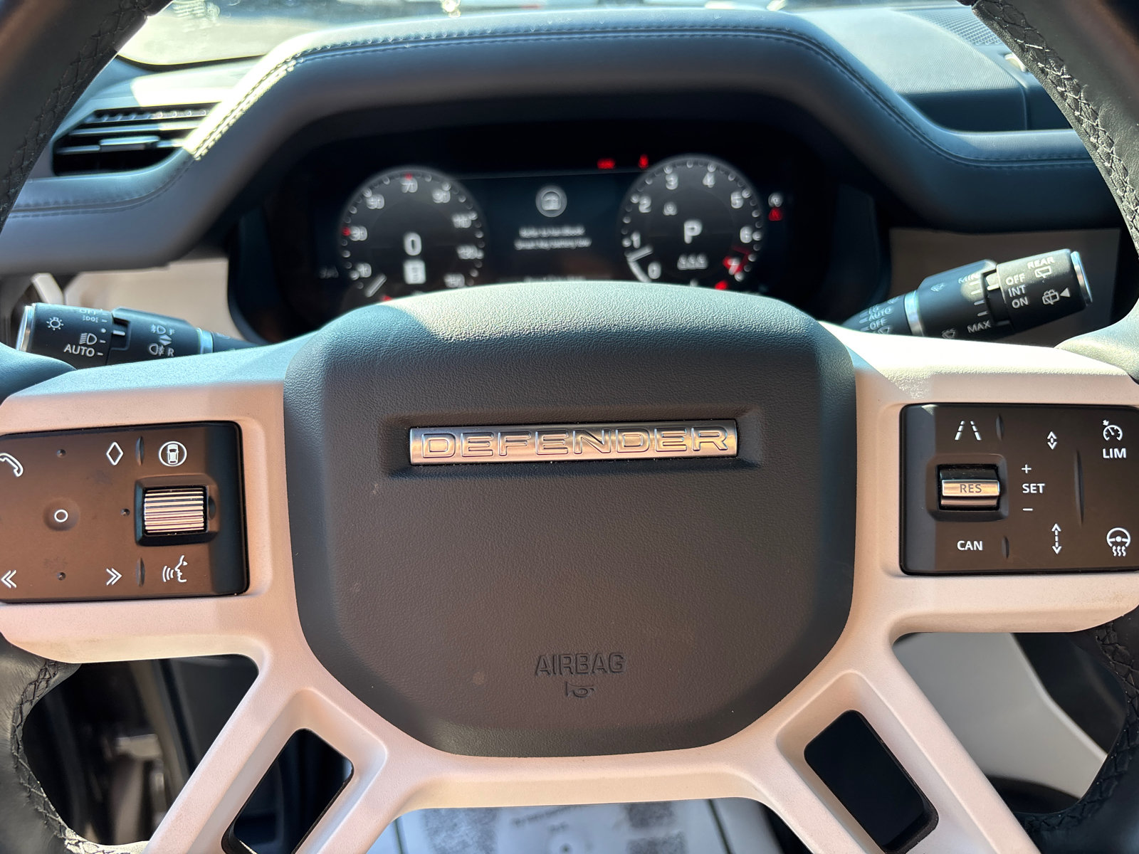 Used 2025 Land Rover Defender 110 X-Dynamic SE AWD/4WD image 15