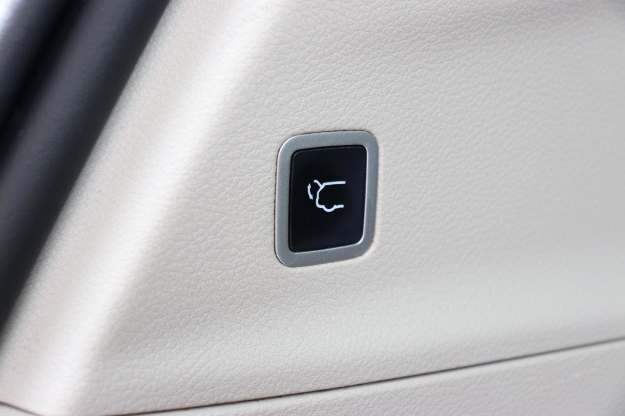 Used 2023 Chrysler Pacifica Touring-L image 63