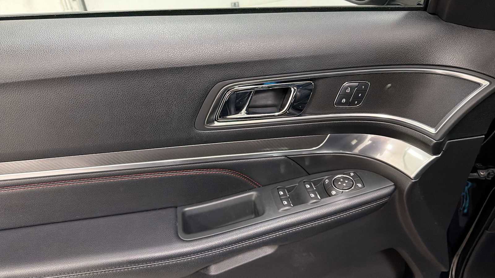 Used 2018 Ford Explorer Sport w/ Equipment Group 401A AWD/4WD image 15