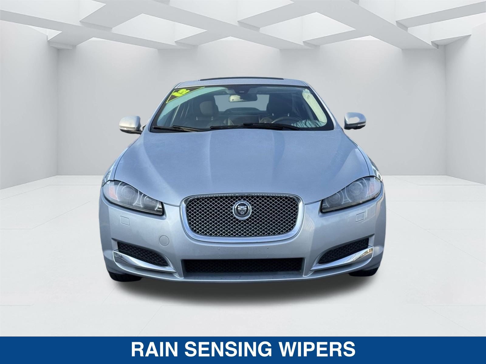Used 2012 Jaguar XF image 8