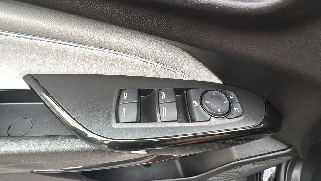 Used 2025 Chevrolet Trax LT FWD image 12