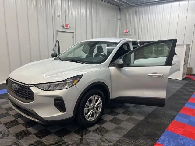 Used 2025 Ford Escape Active image 13