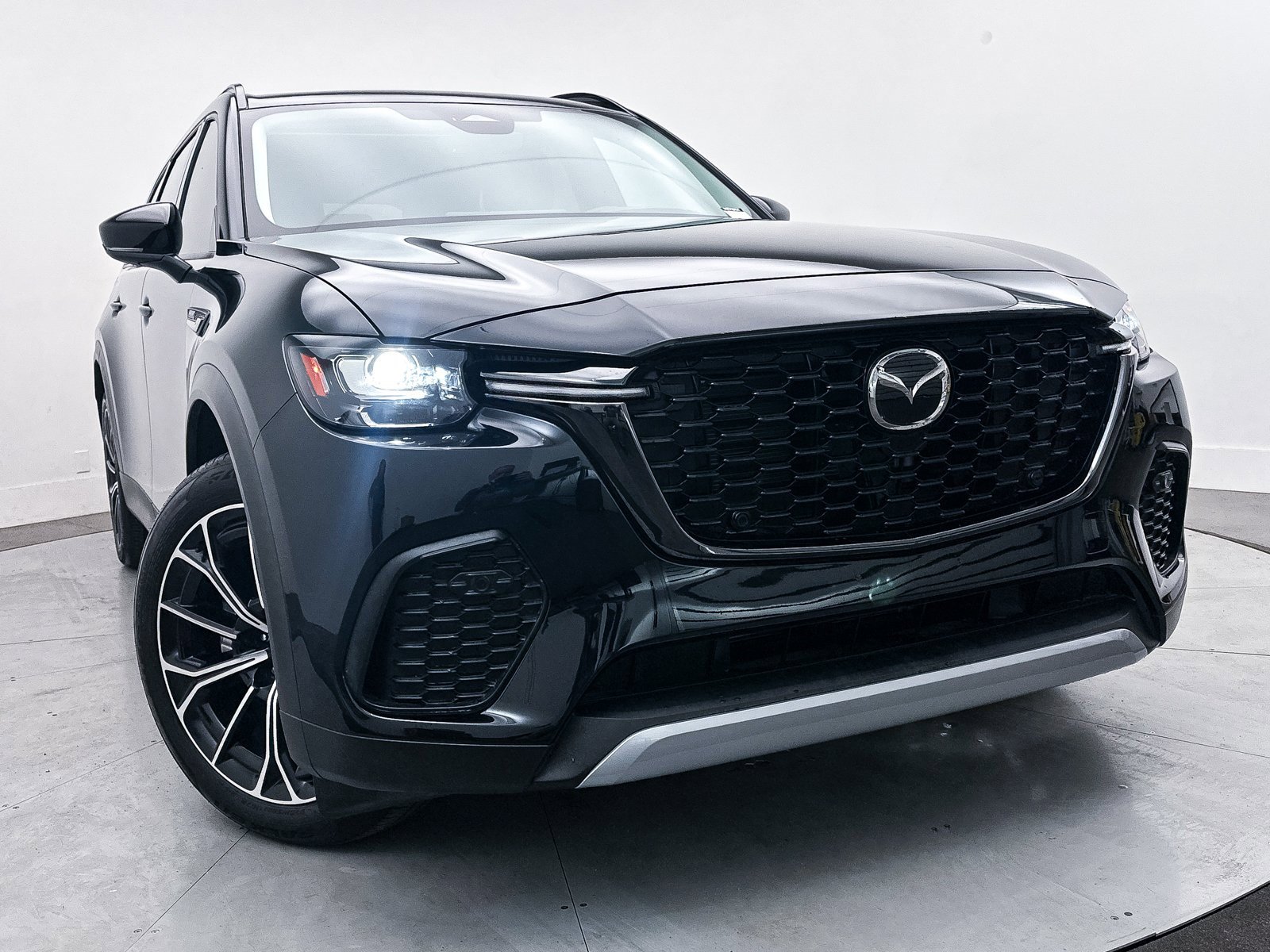 Certified 2025 MAZDA CX-70 Plug-In Hybrid w/ Premium Pkg image 7