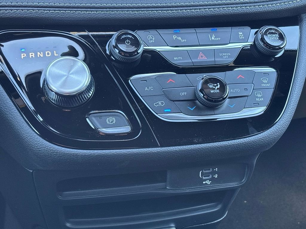 New 2026 Chrysler Pacifica Select AWD/4WD image 12