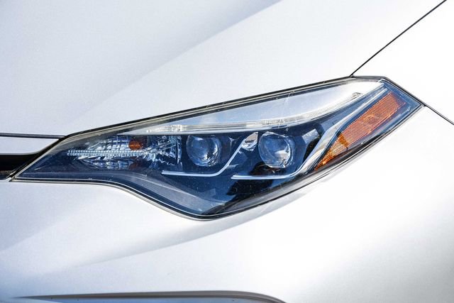 Used 2017 Toyota Corolla SE w/ SE Premium Package image 8