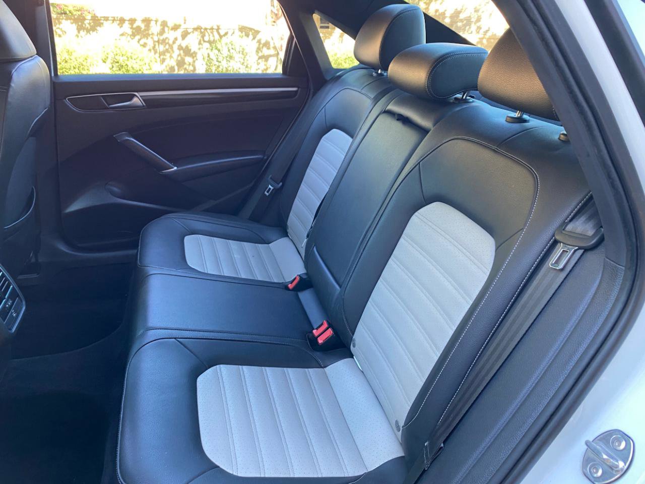 Used 2018 Volkswagen Passat GT FWD image 33