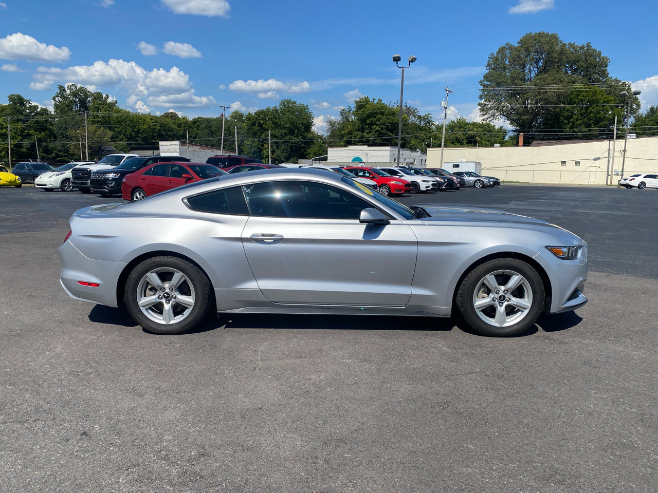 Used 2017 Ford Mustang Coupe image 4