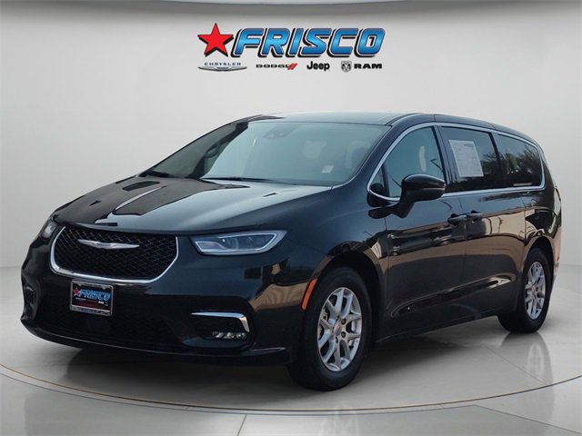 Used 2023 Chrysler Pacifica Touring-L image 4