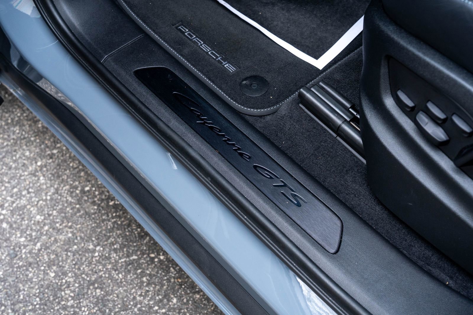 Certified 2025 Porsche Cayenne GTS image 23