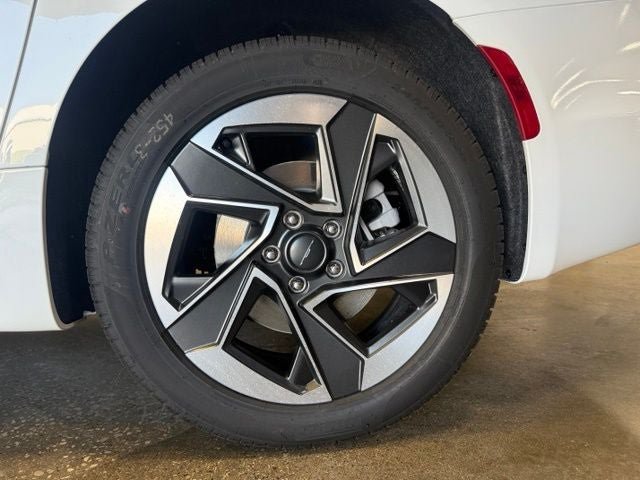 New 2027 Chrysler Pacifica Limited AWD/4WD image 30