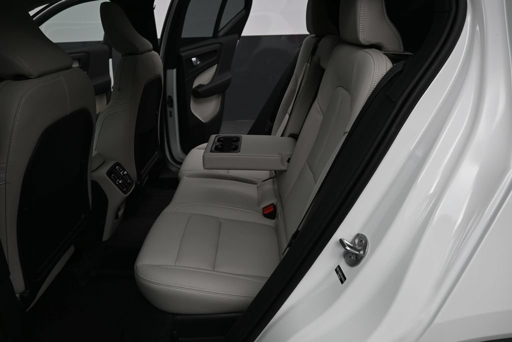 New 2026 Volvo XC40 B5 Plus w/ Climate Package AWD/4WD image 13