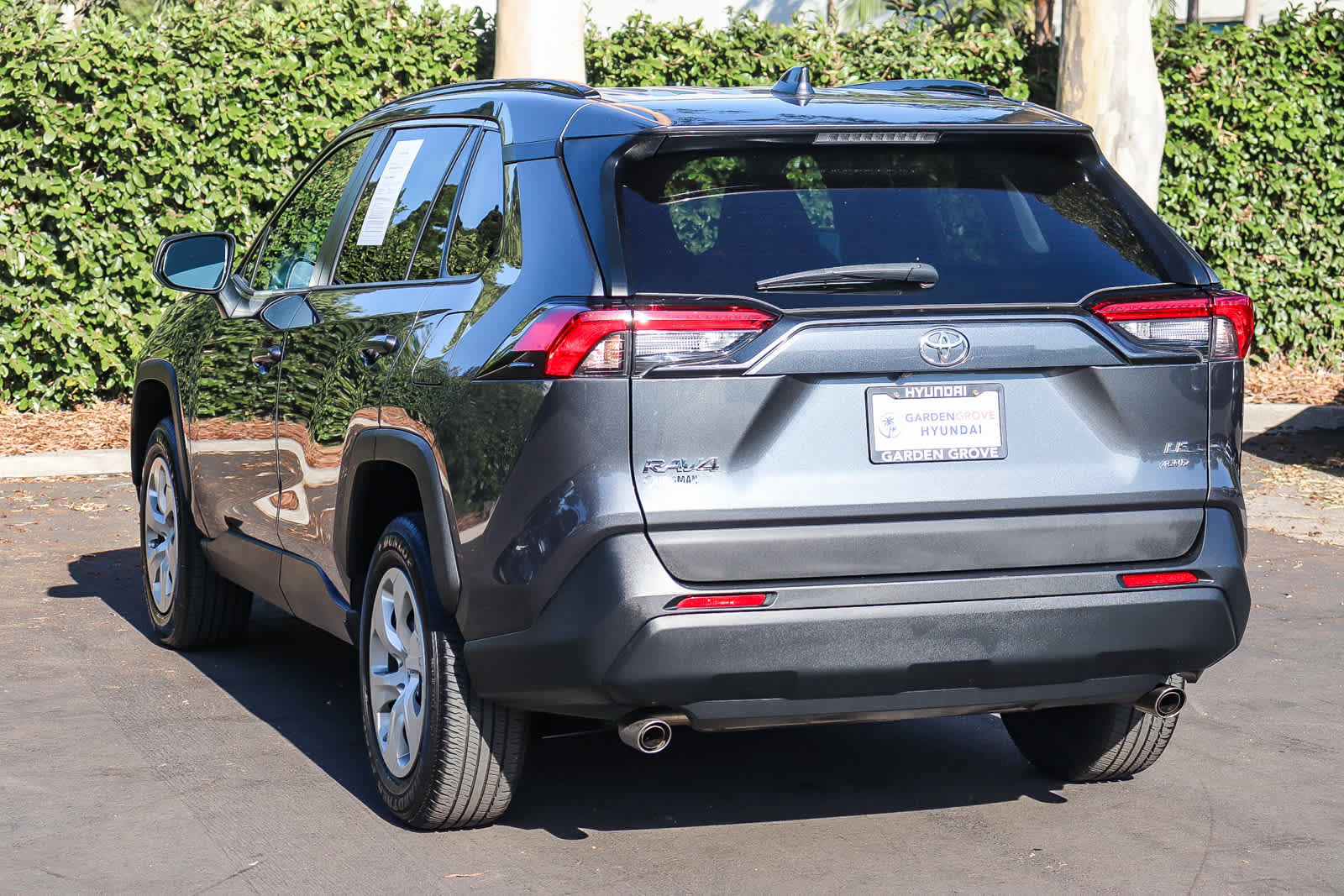 Used 2021 Toyota RAV4 LE AWD/4WD image 8