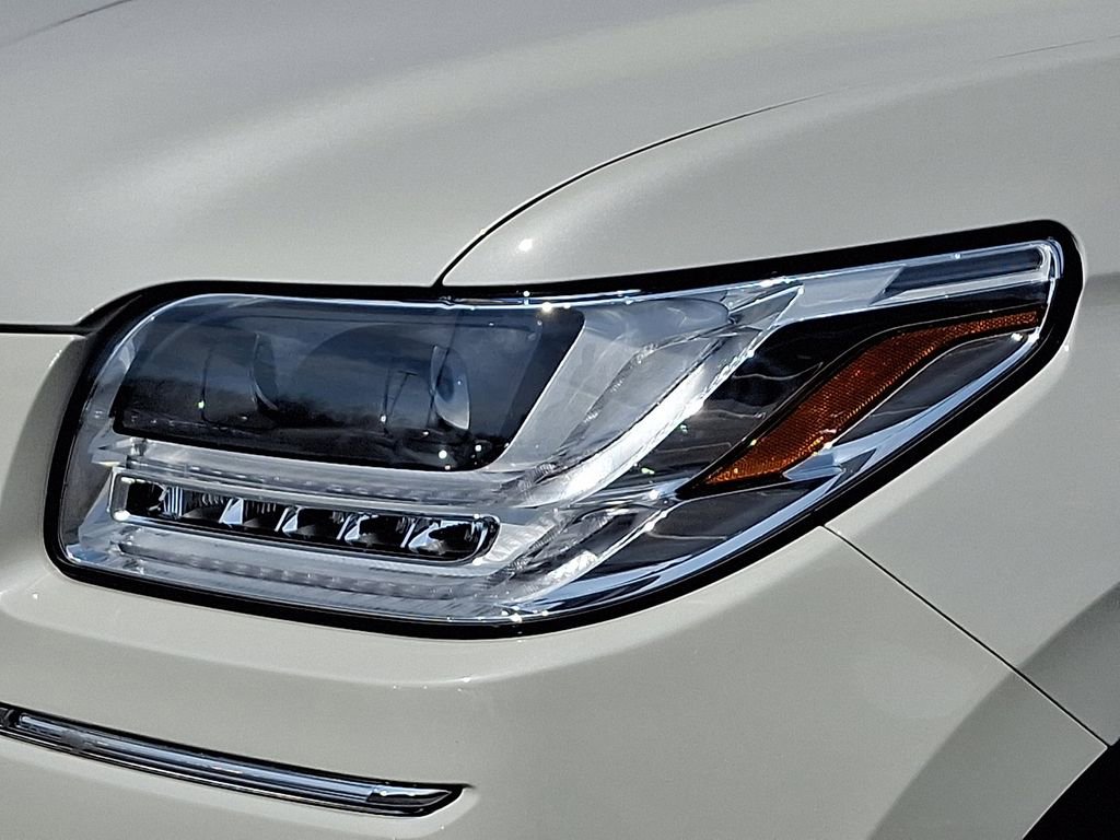 Used 2019 Lincoln Navigator Reserve image 9