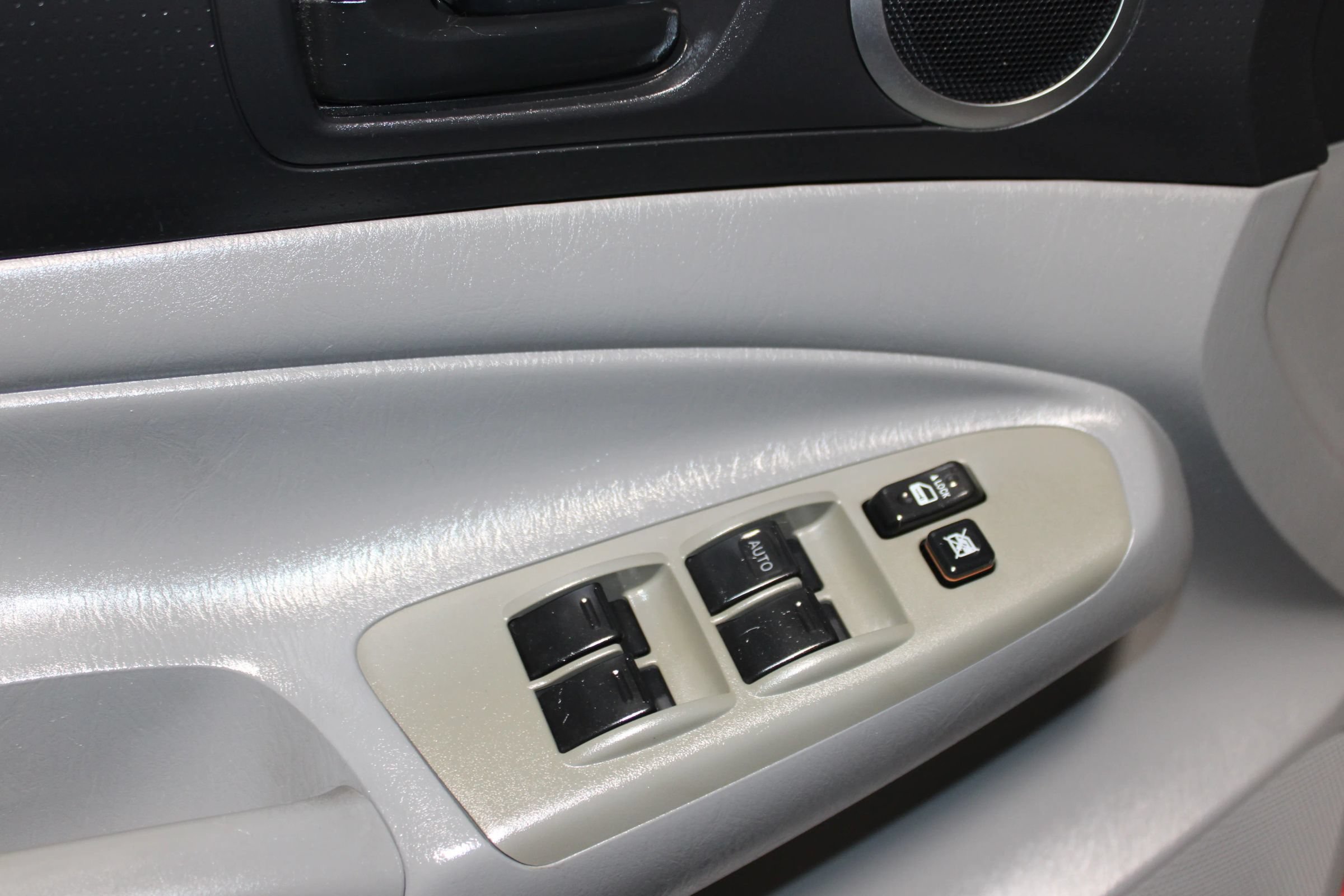 Used 2008 Toyota Tacoma PreRunner RWD image 9