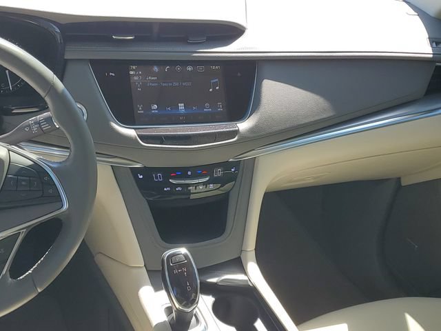 Certified 2018 Cadillac XT5 Luxury w/ Driver Awareness Package AWD/4WD image 14