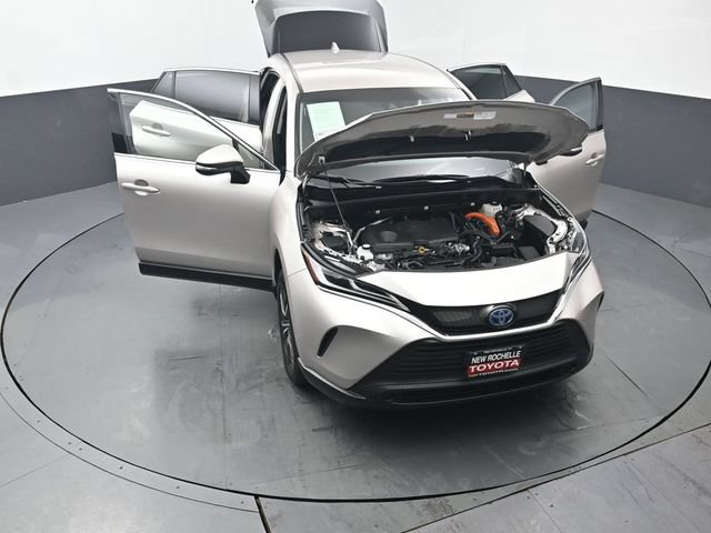 Used 2024 Toyota Venza LE AWD/4WD image 57
