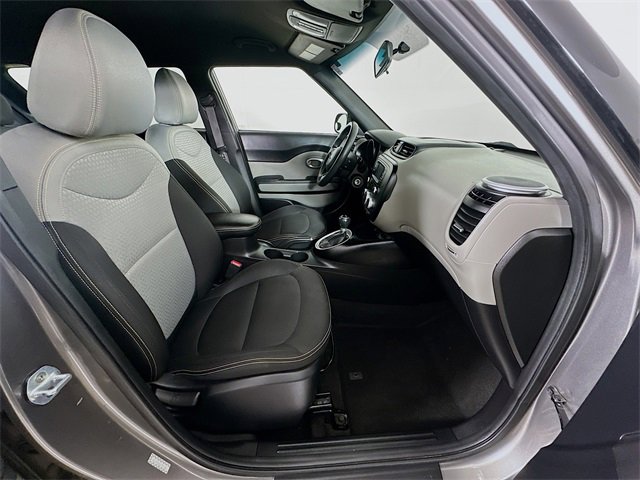 Used 2016 Kia Soul + image 7