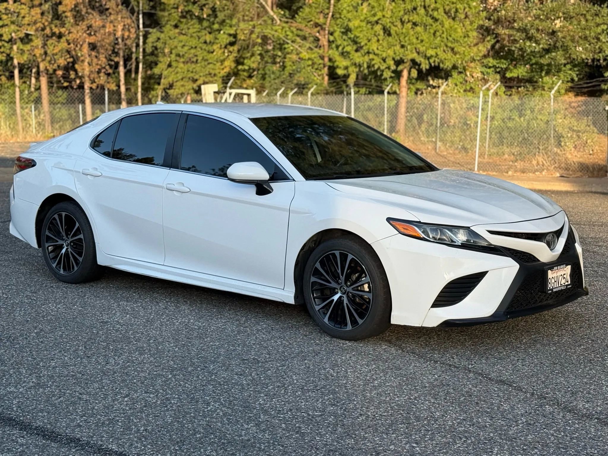 Used 2019 Toyota Camry SE image 4
