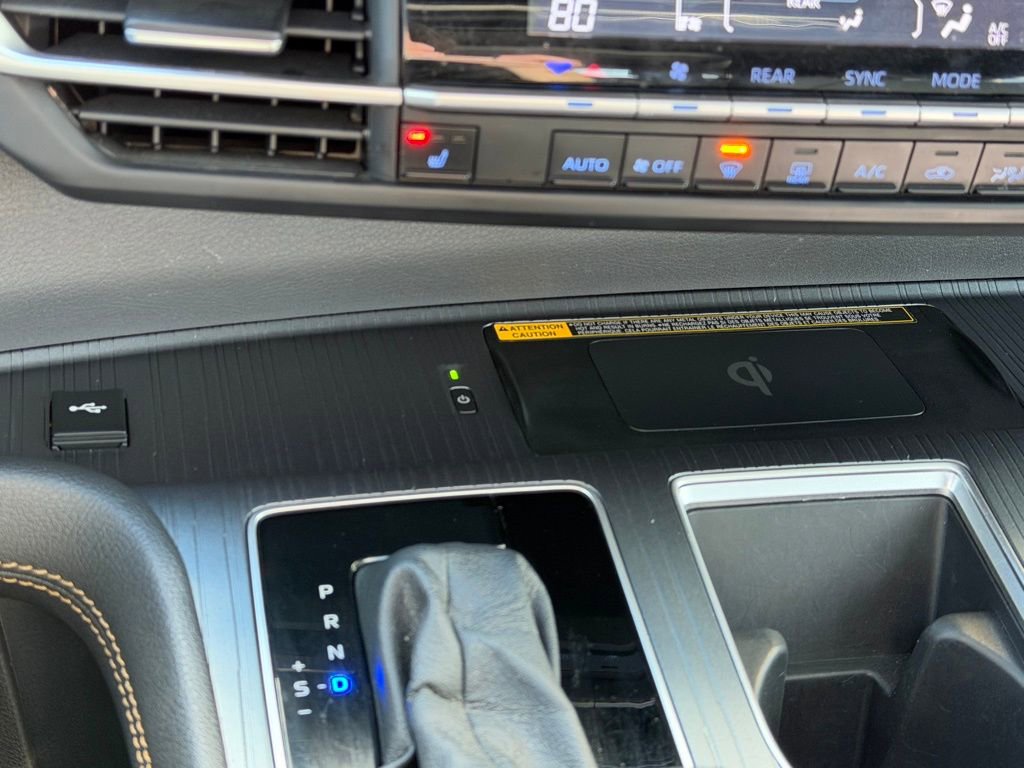 Used 2023 Toyota Sienna XLE Woodland Edition image 15