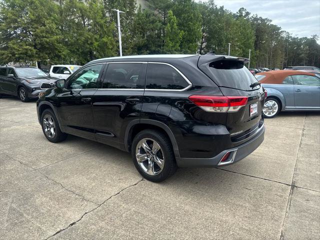 Certified 2017 Toyota Highlander Limited Platinum FWD image 3