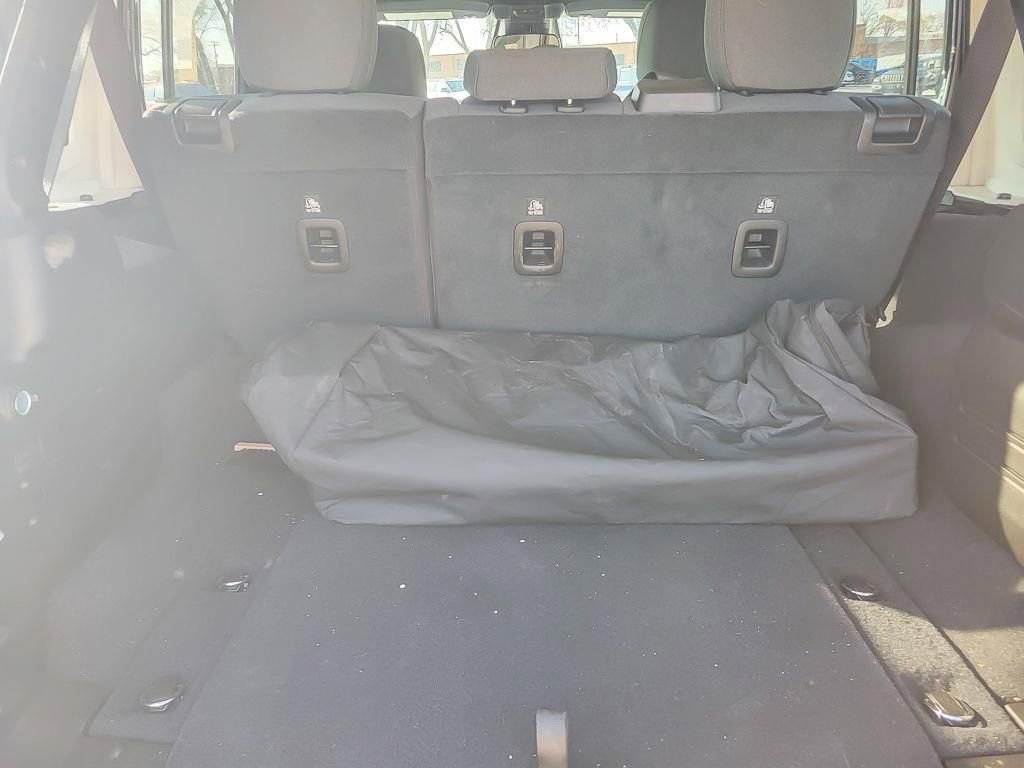 Used 2025 Jeep Wrangler Unlimited Sahara w/ Safety Group AWD/4WD image 21