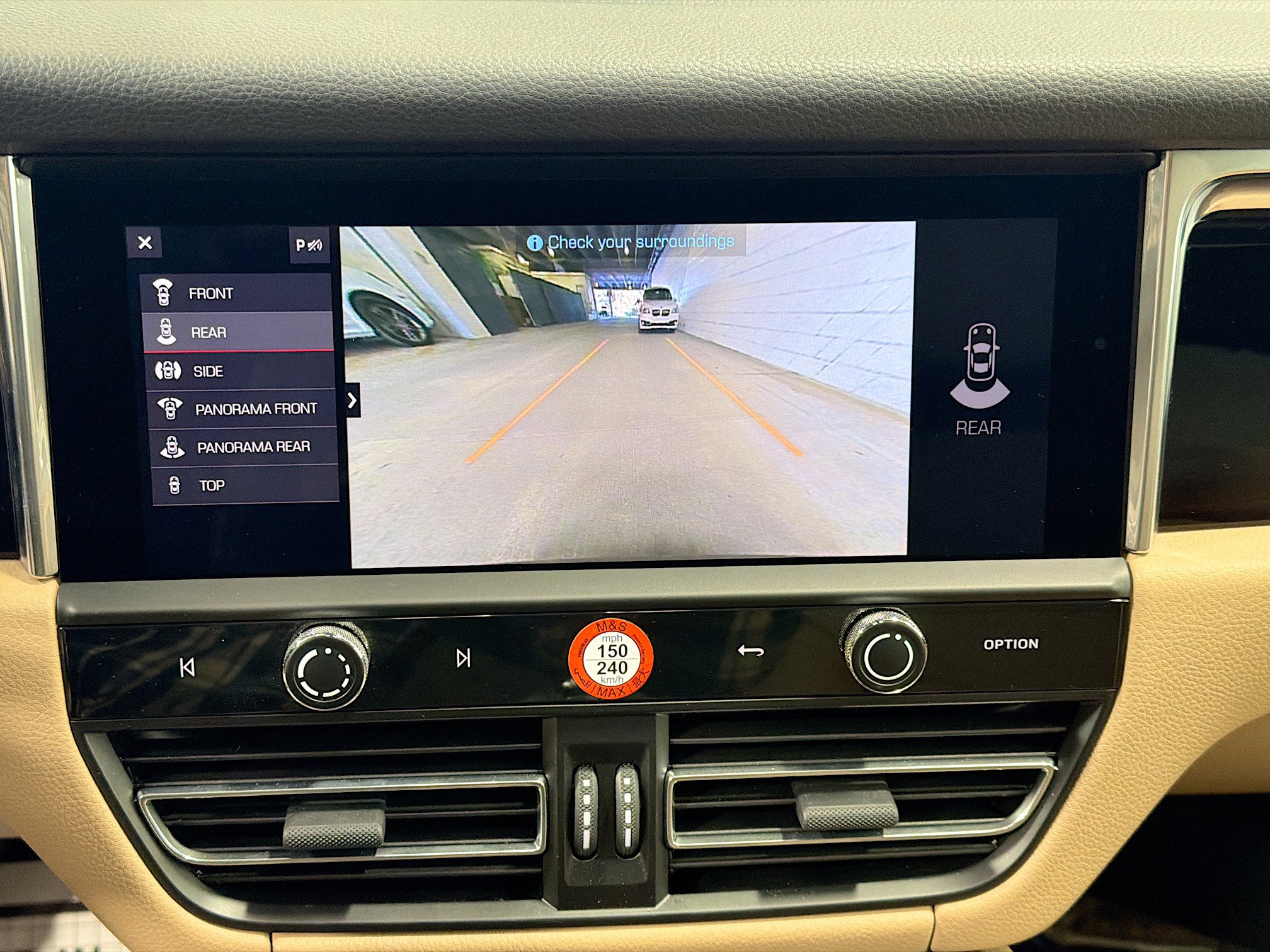 Certified 2025 Porsche Macan image 32