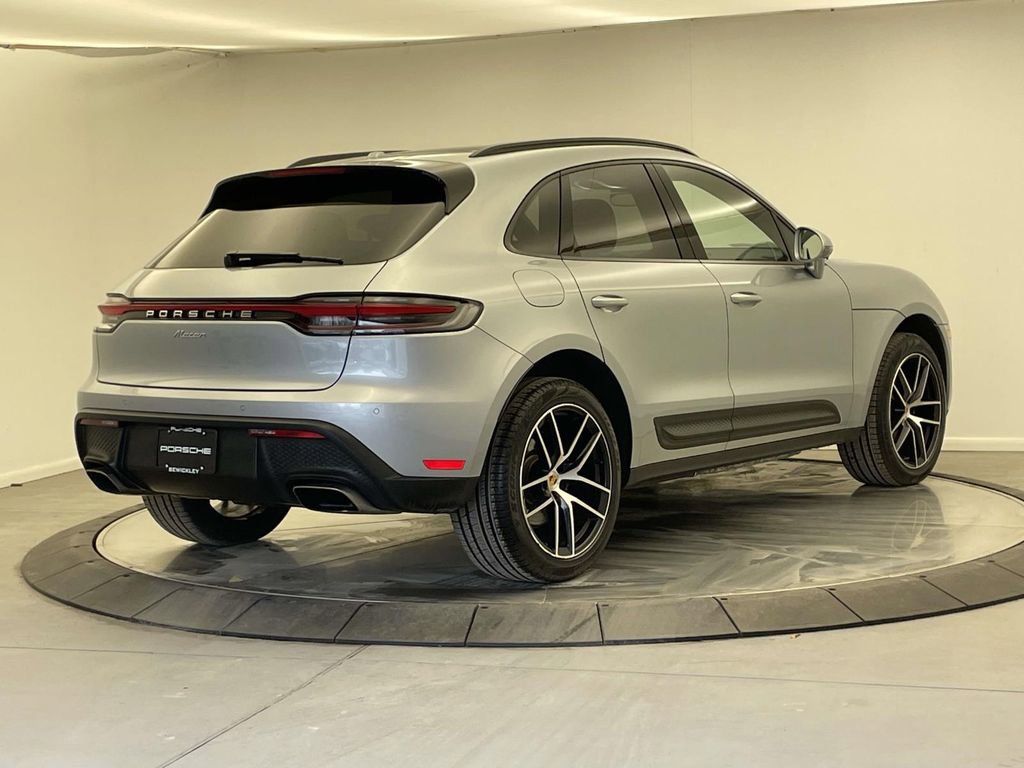 Certified 2022 Porsche Macan image 7