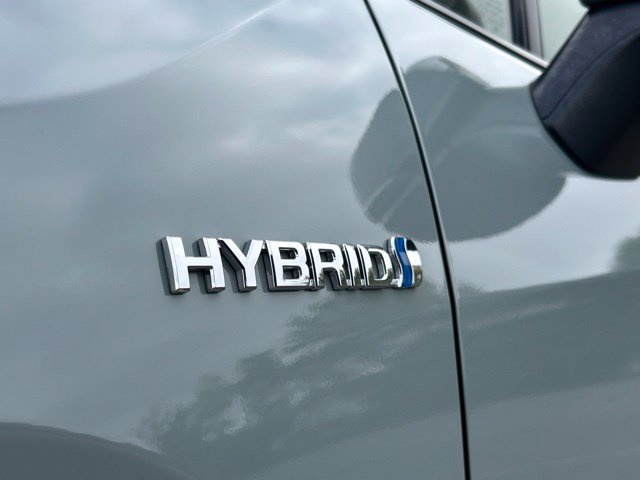 Used 2021 Toyota RAV4 XLE Premium AWD/4WD image 5