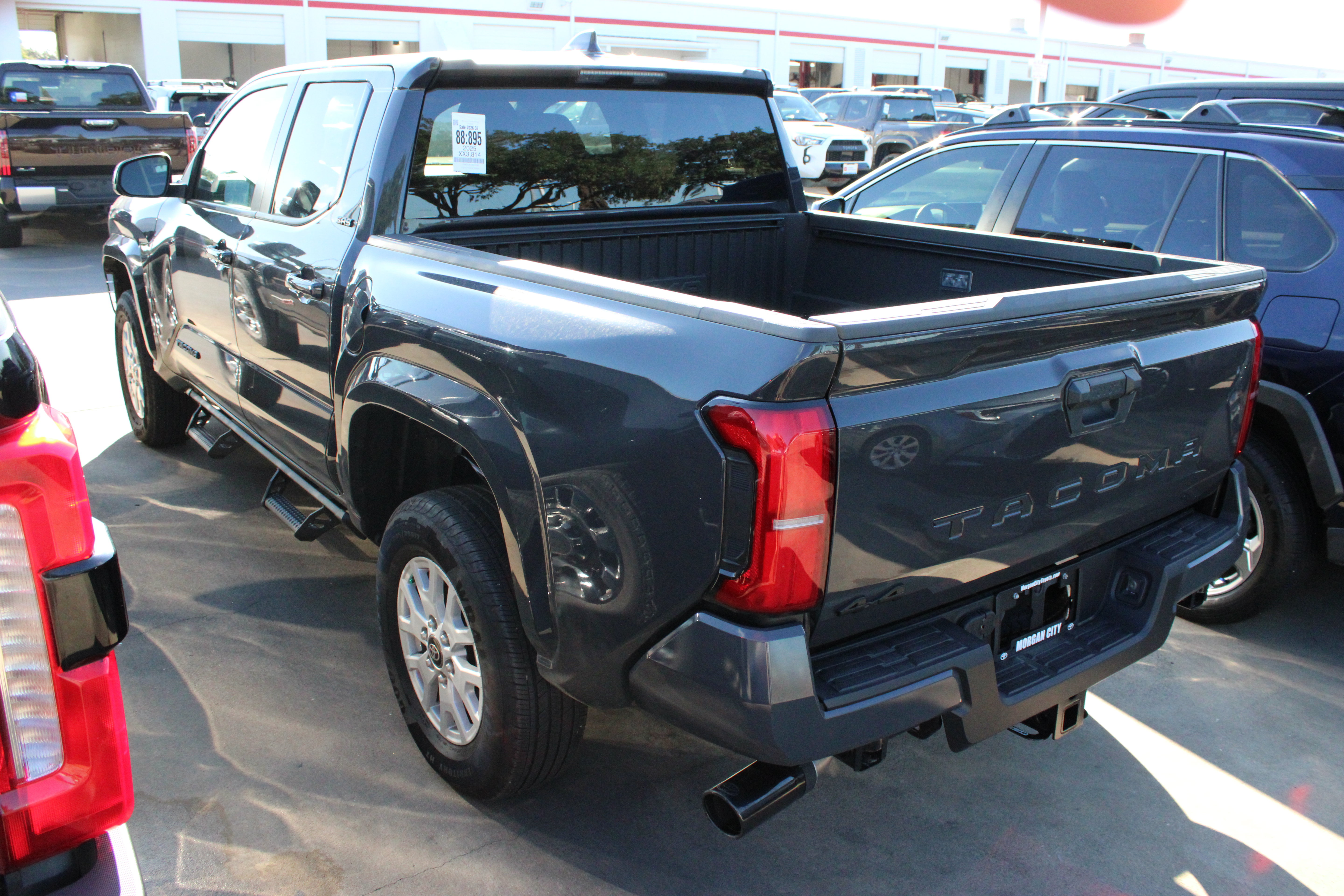 Certified 2025 Toyota Tacoma SR5 AWD/4WD image 7