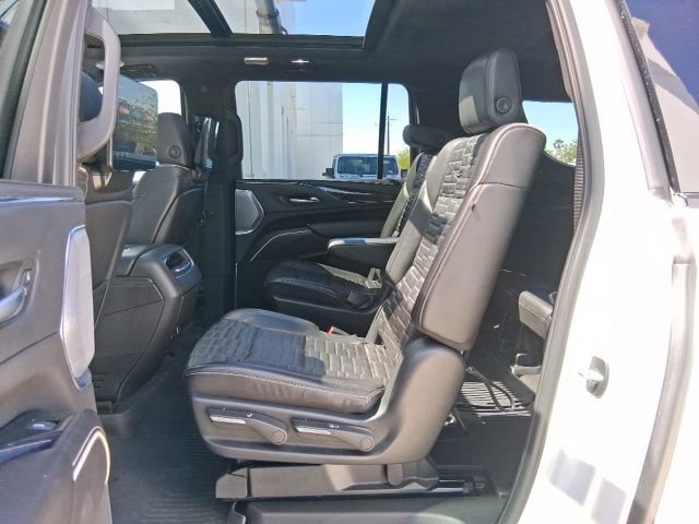 Used 2023 Cadillac Escalade ESV Sport Platinum w/ LPO, ONYX Package AWD/4WD image 26