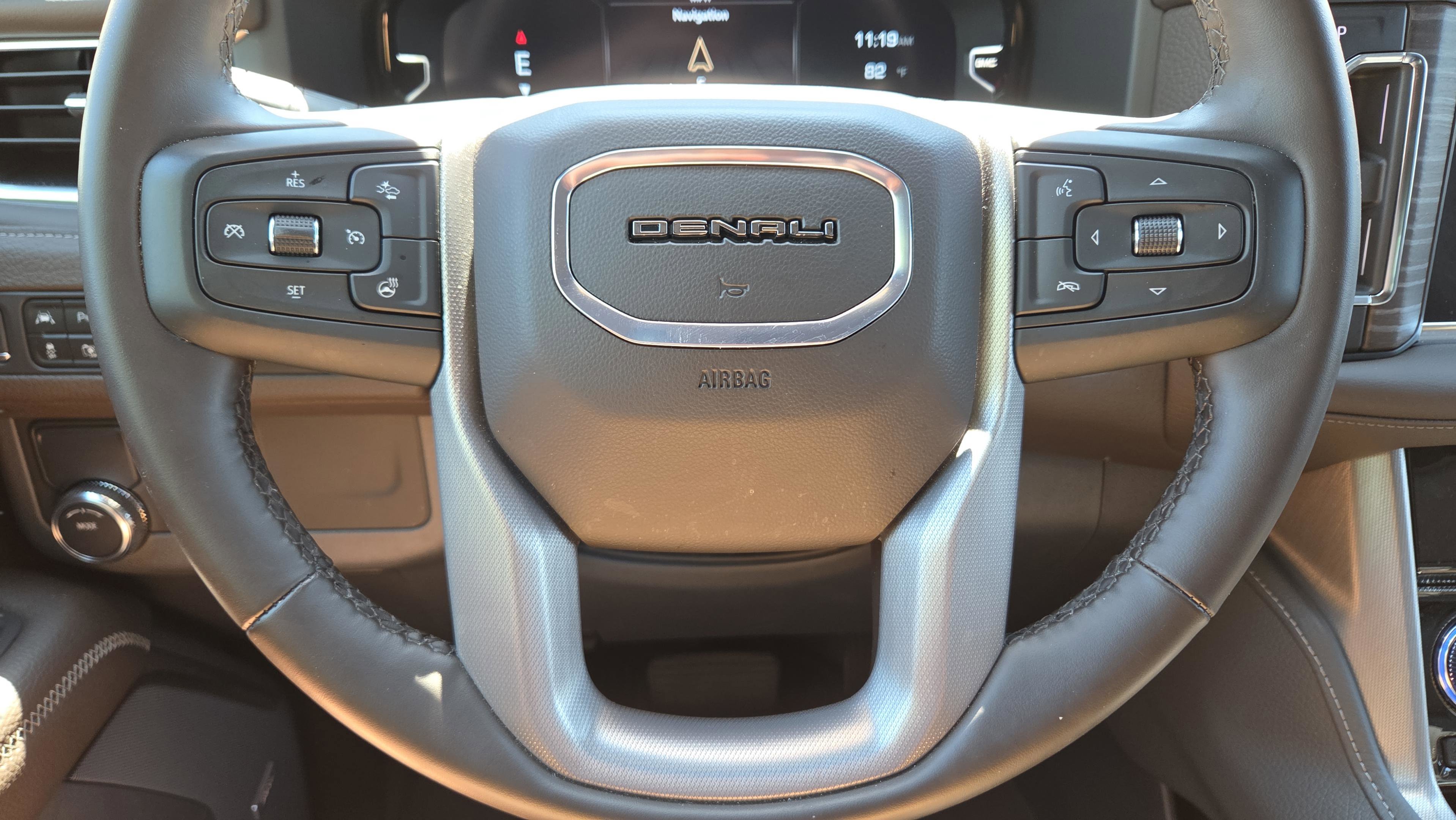 Used 2024 GMC Yukon Denali RWD image 28