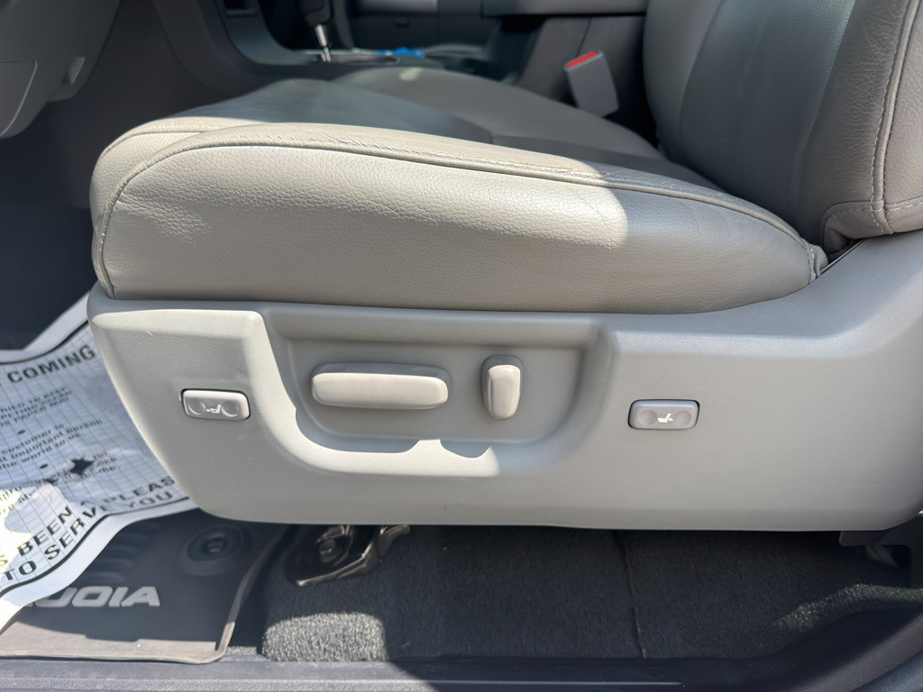 Used 2021 Toyota Sequoia Limited w/ Safety & Convenience Package AWD/4WD image 7