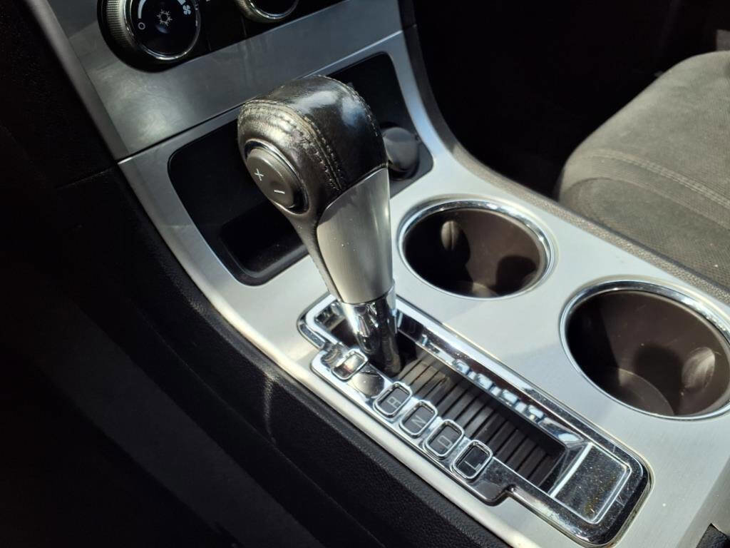 Used 2011 GMC Acadia SLE image 17