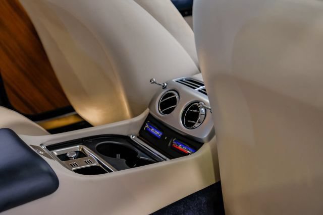 Used 2017 Rolls-Royce Wraith RWD image 58